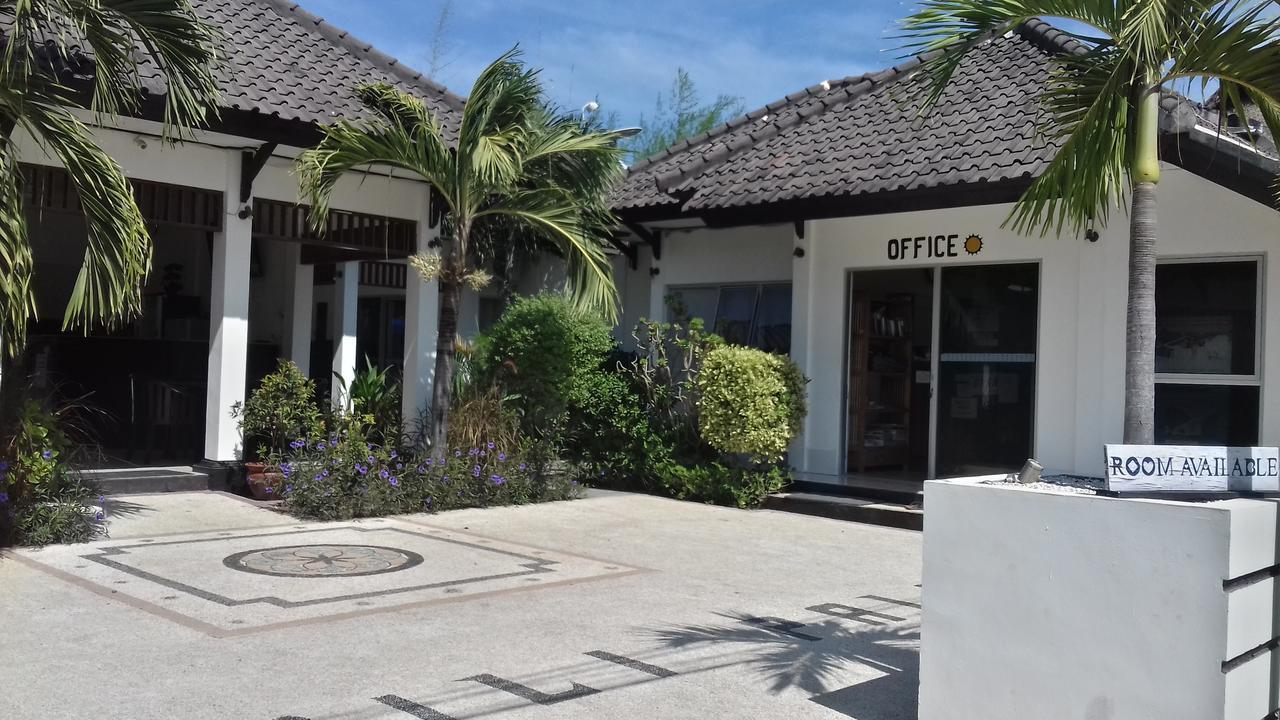Gili Palms Resort Gili Trawangan Exterior photo