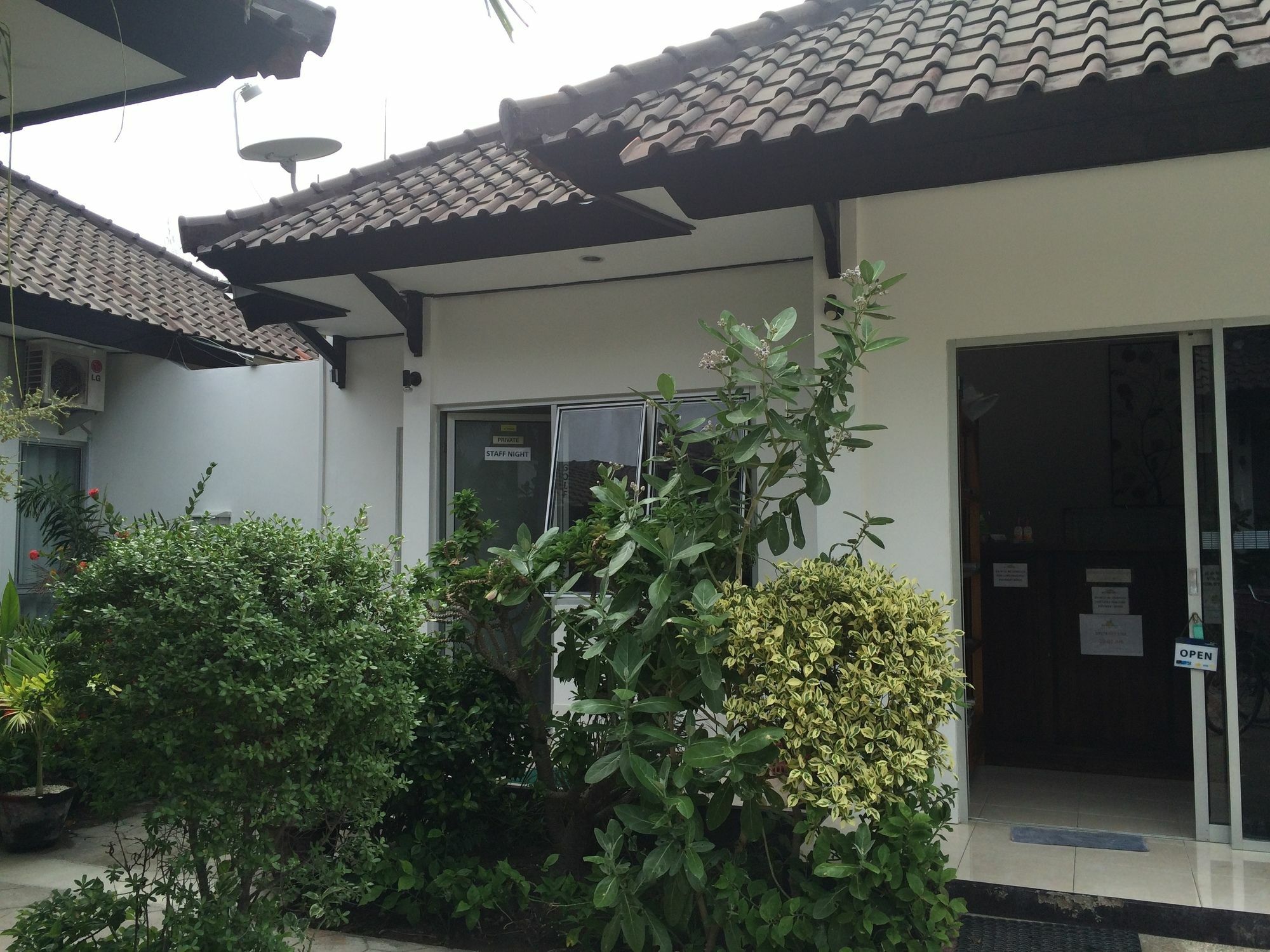 Gili Palms Resort Gili Trawangan Exterior photo